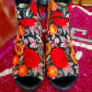 Is Crown vintage floral embroidered cowboy boots